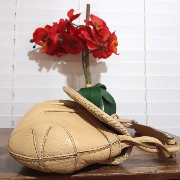 SOLD🔴🔴🔴🔴🔴🔴Leather Cole Haan Beige Neutral Color Minimalist  Shoulder  Bag - Picture 5 of 10